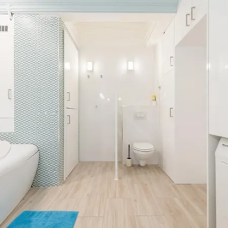 In Andrassy Avenue בודפשט