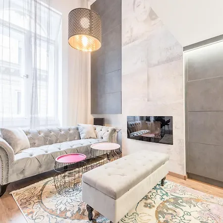 In Andrassy Avenue * Budapešť